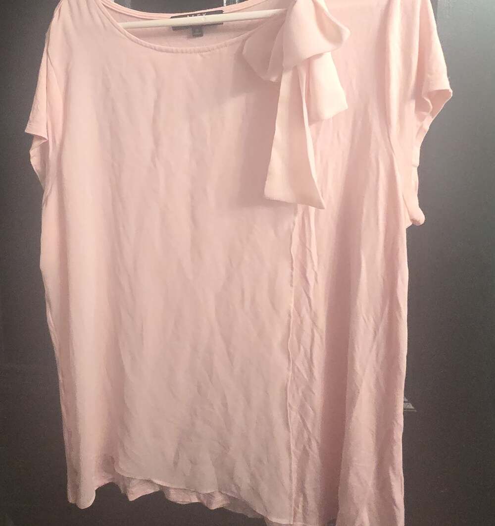 Alex Marie Woman Light Pink Short Sleeve Top with Shoulder Bow Detail Size 1X